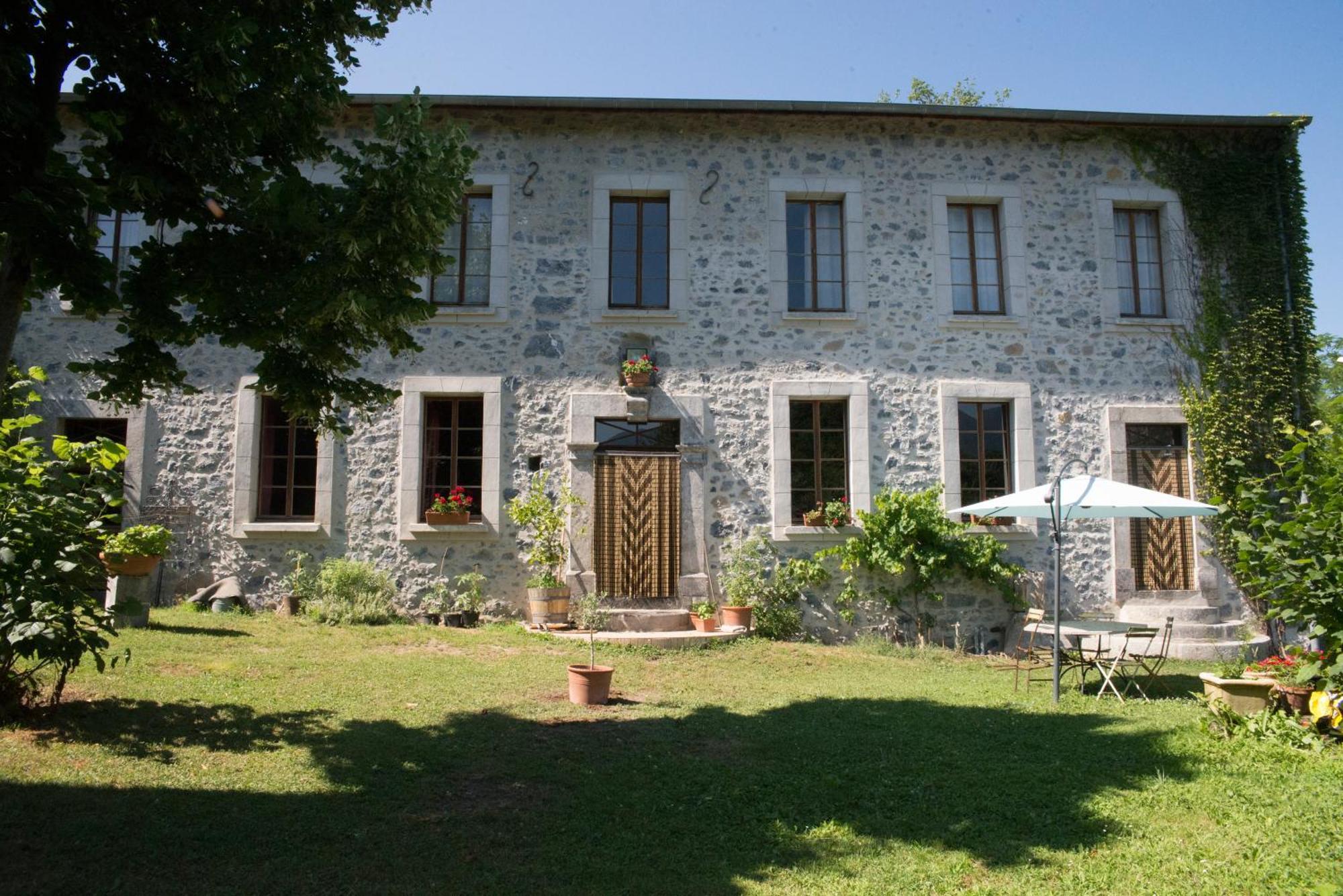 Les Ondines Hotel Gembrie Екстериор снимка