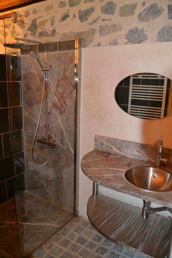 Les Ondines Hotel Gembrie Екстериор снимка
